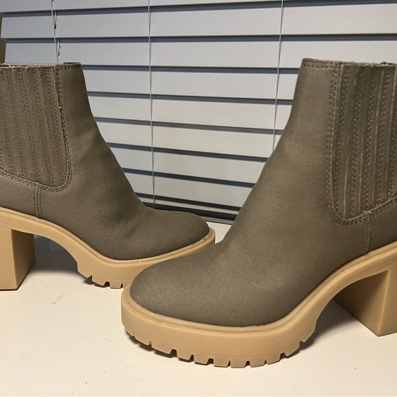 Dole Vita Canvase Sage Bootie Size 8 - Picture 9 of 15